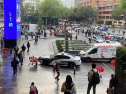 Al lugar arribaron los equipos de emergencia quienes valoraron a un masculino de 40 años de edad con varios disparos y sin signos vitales. SUN/V. Rosas.