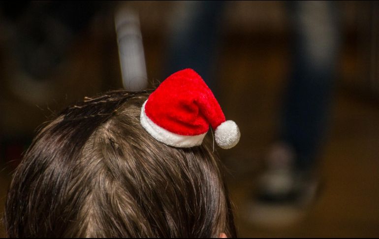 La Navidad no solo simboliza unión, sino también una mezcla de emociones intensas. ESPECIAL/ Foto de Julia Taubitz en Unsplash