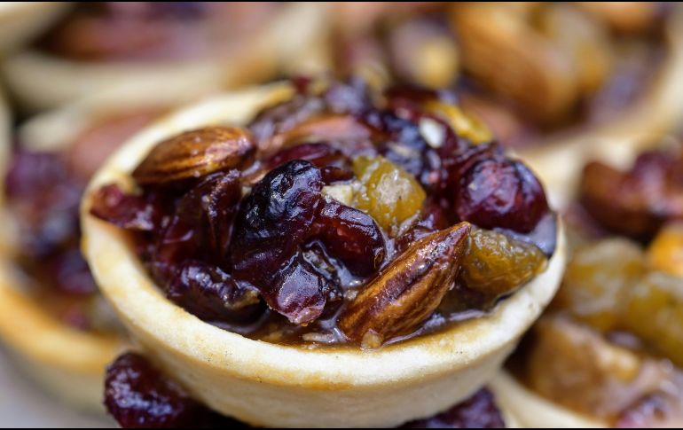 La ciruela pasa también puede disfrutarse como un snack saludable, ideal para mitigar el hambre entre comidas. UNSPLASH / S. Kopstein