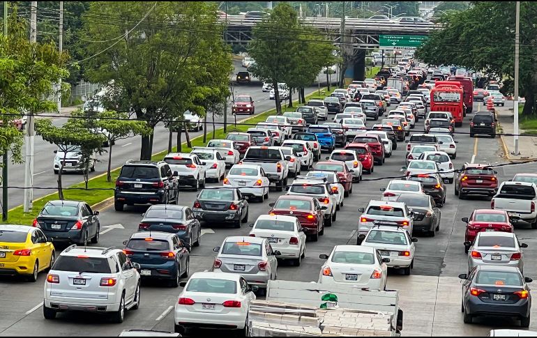 El Gobernador electo Pablo Lemus, junto con el próximo Comisario de la Policía Vial, Jorge Alberto Arizpe, anunció esta nueva estrategia para aliviar los congestionamientos en una de las principales arterias de la zona metropolitana de Guadalajara. EL INFORMADOR / ARCHIVO