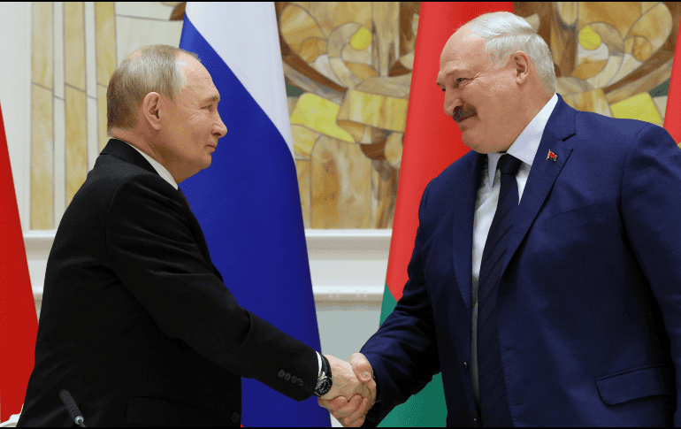Putin y Lukashenko en la firma del acuerdo de seguridad entre Rusia y Bielorrusia. EFE/EPA/GAVRIIL GRIGOROV / SPUTNIK / KREMLIN POOL