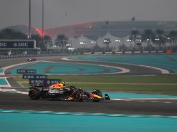 El mexicano destacó que el desempeño del RB20 mejora cuando se simulan condiciones de carrera con más combustible, pero señaló que el problema principal es el rendimiento en vueltas rápidas. EFE / A. Haider