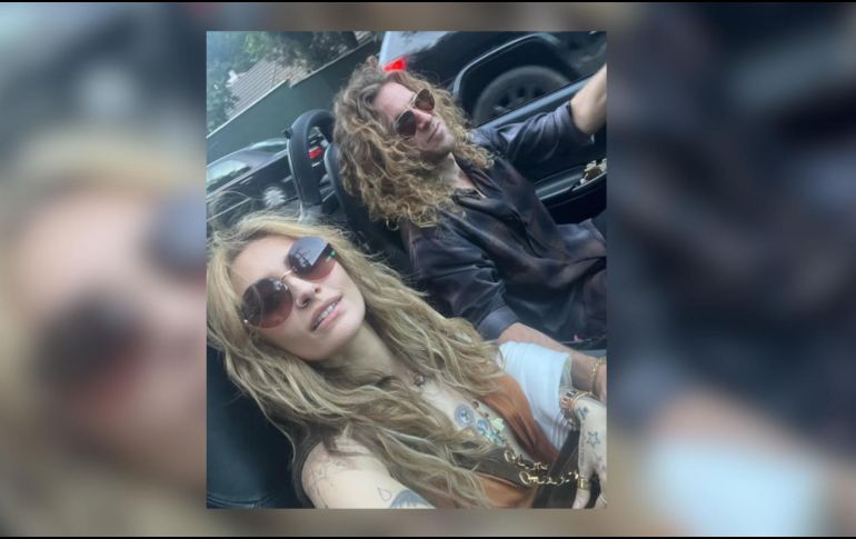 Justin Long es uno de los músicos que acompaña a Paris en sus conciertos y presentaciones en festivales. ESPECIAL / Instagram / @parisjackson.