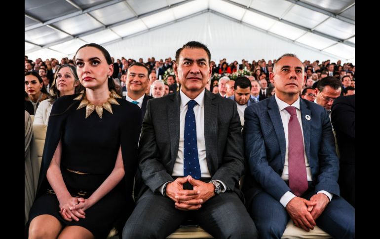 La  coordinadora del Consejo Empresarial del Gobierno Federal, Altagracia Gómez Sierra, el Secretario General del Gobierno de Jalisco, Salvador Zamora y el Jefe de Gabinete del Estado, Alberto Esquer durante la toma de protesta de Pablo Lemus como Gobernador de Jalisco.  EL INFORMADOR/ A. Navarro.