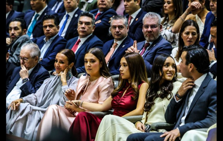 Familia de Pablo Lemus: Maye Villa e hijos durante su toma de protesta. EL INFORMADOR/ A. Navarro.