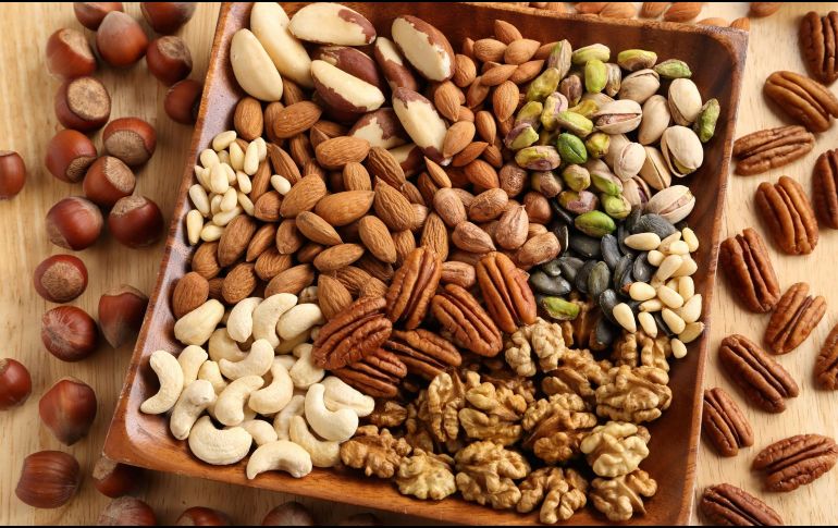 Se recomienda consumirlos de manera natural y sin ingredientes añadidos como sal o azúcar para aprovechar sus nutrientes. ESPECIAL / CANVA