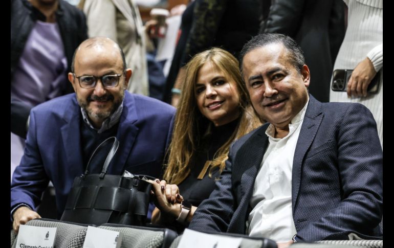 El rector de la Universidad de Guadalajara, Ricardo Villanueva y su sucesora, Karla Planter Pérez, durante la toma de protesta de Pablo Lemus como Gobernador de Jalisco.  EL INFORMADOR/ A. Navarro.