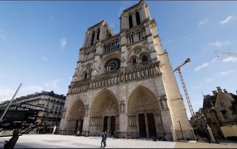 La catedral gótica, cuya construcción se inició hace más de 860 años, sufrió un devastador incendio el 15 de abril de 2019. Las imágenes del desastre dieron la vuelta al mundo. EFE / L. Marin