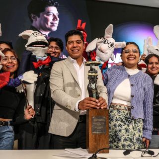 Celebran a Darío Castillejos con el Homenaje de Caricatura La Catrina
