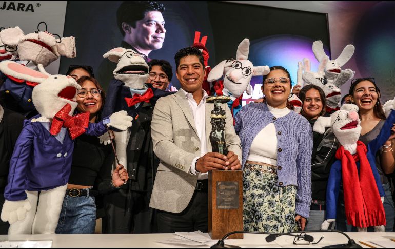 Ante un nutrido público con marionetas de conejos a la vista, el cartonista y periodista gráfico se mostró conmovido durante su discurso. EL INFORMADOR/A.NAVARRO