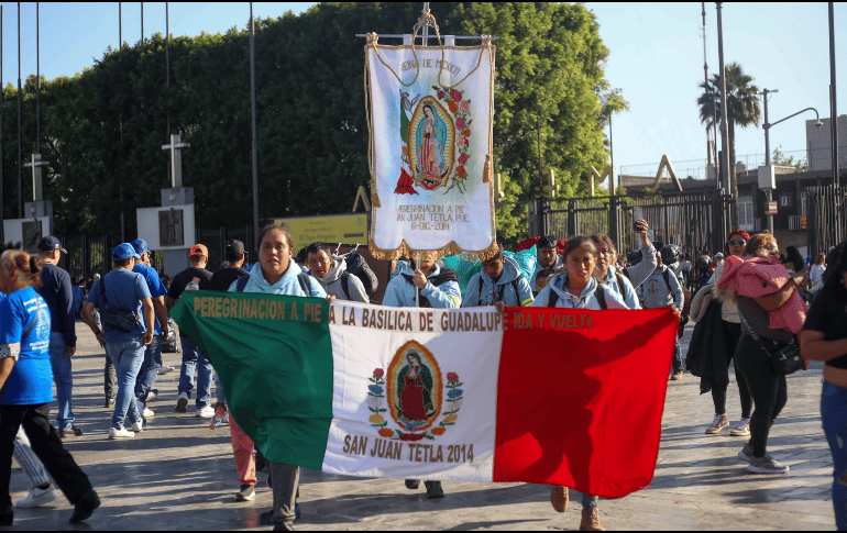 Miles de peregrinos que llegaron este domingo a La Villa a pie, en bicicleta, en motocicleta, en auto o en Metro. EL UNIVERSAL/L. Camacho