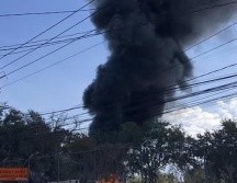 La columna de humo fue percibida varios metros a la redonda. ESPECIAL