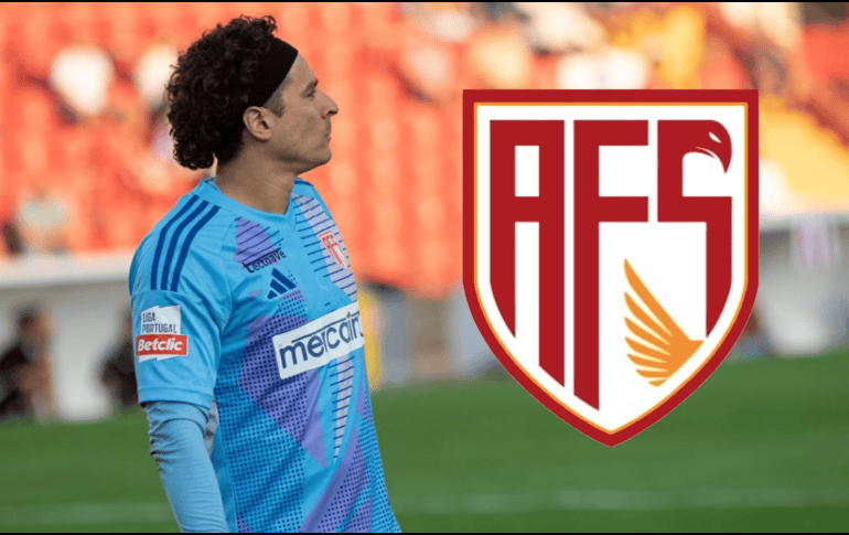 Guillermo Ochoa durnate un partido con su club, el AVS de Protugal. X / @afs_viladasaves