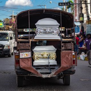 Aumentan a más de 180 los muertos por masacre de pandilla en Haití