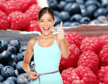 Las frambuesas son un fruto que contiene el 80% de los antioxidantes diarios que necesita el cuerpo. PEXELS / CANVA