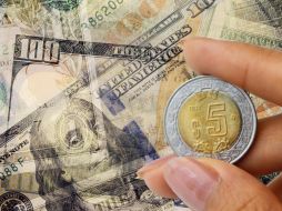 El peso mexicano cotiza en los mercados internacionales alrededor de los 20.18 pesos por dólar. ESPECIAL/ Imagen de Freepik