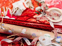 Piensa en el tipo de evento, el clima y tu estilo personal al armar tu atuendo. UNSPLASH / Freestocks