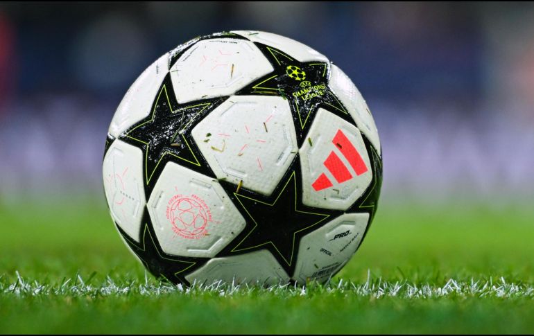 El balón con el que se disputaron los partidos de la jornada 6 en la Champions League. EFE / EPA / FABIAN STRAUCH