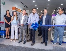 Betzai Herbert, Mayra Romo, Mario Romo, Alan Romo, Abraham Romo y Julio Carrera en el corte de listón de Control Expert. GENTE BIEN JALISCO / A. Rodríguez