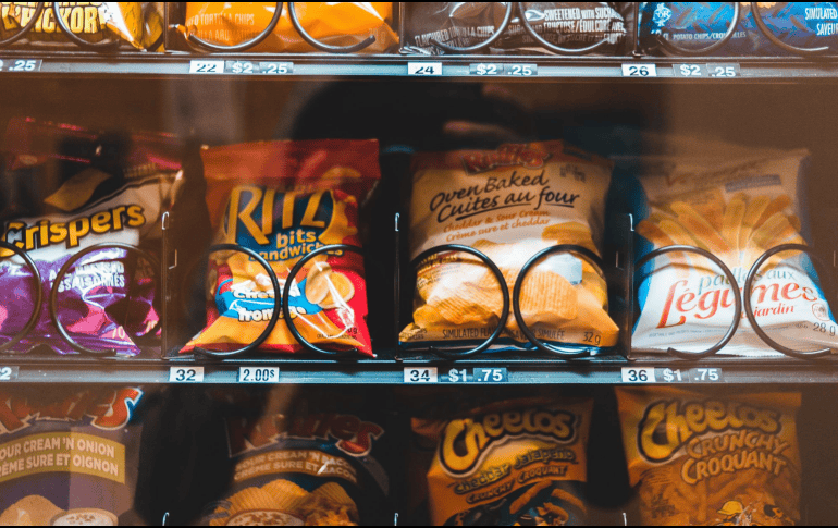 El consumo frecuente de alimentos ultraprocesados no solo está relacionado con el aumento de peso y enfermedades metabólicas, sino que también representa un riesgo significativo para la salud intestinal y el desarrollo de cáncer de colon.  CANVA