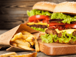 No todos los alimentos procesados son malos, pero los ultraprocesados representan un riesgo para la salud cuando forman parte habitual de nuestra dieta. CANVA