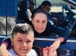 La Presidenta durante su encuentro con el pequeño Mateo en Puebla. ESPECIAL