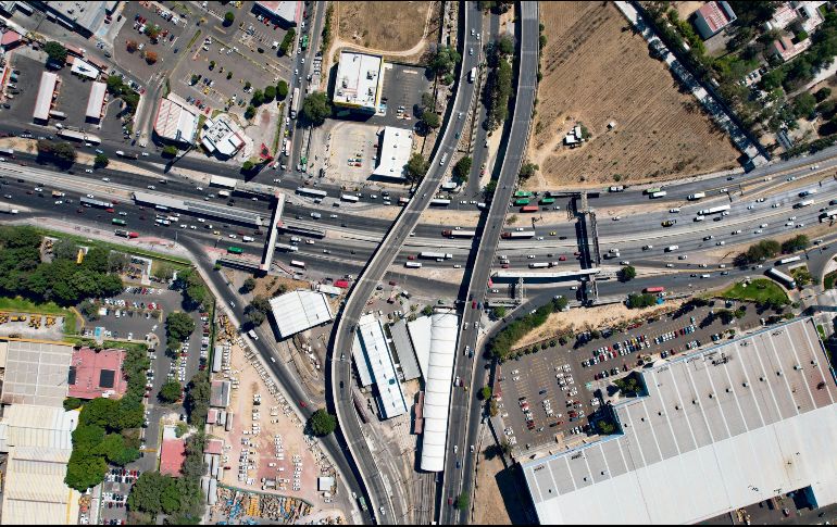 Además del paquete de rehabilitación de carreteras, se remozarán los carriles laterales del Periférico Sur. ESPECIAL