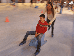 En esta época decembrina las y los capitalinos podrán disfrutar de las pistas de hielo. EL INFORMADOR/ ARCHIVO.