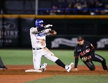 Julián Ornelas llega safe a la segunda base durante la quinta entrada, en el siguiente turno sería impulsado por Japhet Amador para iniciar la paliza en un juego que hasta entonces estaba equilibrado. CORTESÍA/Charros de Jalisco