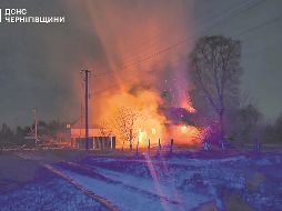 Rusia atacó el día de ayer con drones, lo que ocasionó múltiples incendios. AP