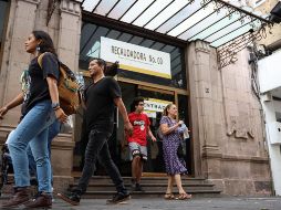 El pago del refrendo vehicular (900 pesos) incluirá el reemplacamiento y la verificación. EL INFORMADOR/H. Figueroa