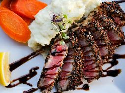 Además de los omega-3, el atún contiene vitaminas esenciales como la A y la D. UNSPLASH / C. JO