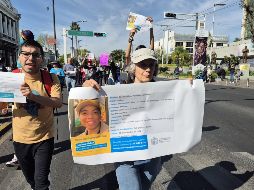 El contingente partió de la Rectoría General y caminó sobre avenida Juárez hasta el Palacio Legislativo. EL INFORMADOR / O. González