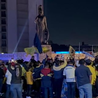 Tapatíos festejan en la Minerva el tricampeonato del América