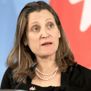 La ministra de Finanzas canadiense renuncia luego de reconocer diferencias con Trudeau