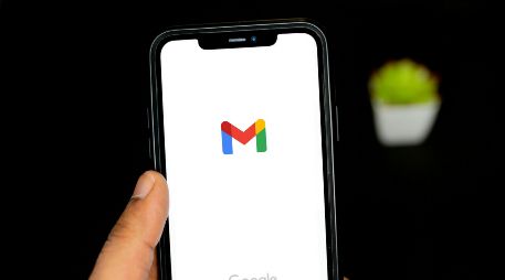La implementación de passkeys por parte de Google marca un avance importante en la manera en que los usuarios protegen sus datos en línea. UNSPLASH / S. Feyissa