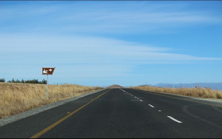 La construcción de autopistas y carreteras depende de factores como la distancia y el terreno geográfico. Pixabay