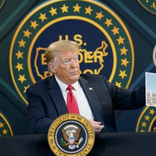 Trump afirma que su prioridad es concluir el muro fronterizo