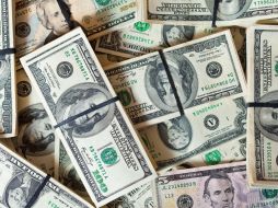 El peso mexicano cotiza en los mercados internacionales alrededor de los 20.10 pesos por dólar. ESPECIAL/ Imagen de bearfotos en Freepik