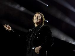 Raphael fue trasladado al hospital en ambulancia desde el Teatro Príncipe. EFE / ARCHIVO