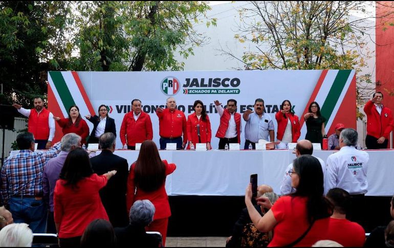 Esta tarde rindieron protesta los nuevos integrantes que quedarán a cargo de la Secretaría General de la Dirigencia Estatal, la Secretaría Técnica del Consejo Político Estatal y la Comisión de Honor y Justicia Partidaria del PRI Jalisco. CORTESÍA