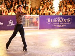 Como parte del Festival de Invierno Ilusionante esta noche fue inaugurada la pista de hielo por el patinador tapatío Donovan Carrillo. EL INFORMADOR / H. Figueroa