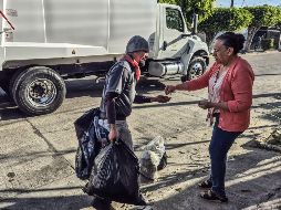 La nueva recolección de residuos, gestionada por el Ayuntamiento de Guadalajara, arrancó con buenas críticas de los vecinos. Esperan que el buen servicio se prolongue con el tiempo. EL INFORMADOR/A. Navarro