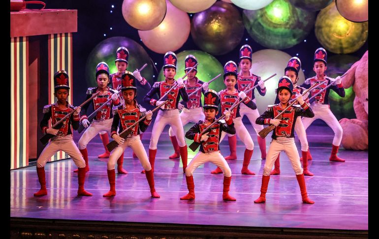 La obra está bajo la dirección artística de la maestra Lucy Arce y con los arreglos coreográficos de Ana Robles y Silvia Olivares. EL INFORMADOR/A.NAVARRO