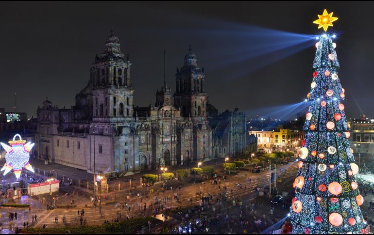 Durante el solsticio de invierno del hemisferio norte, la mitad superior de la Tierra está inclinada lejos del Sol, creando el día más corto y la noche más larga del año. ESPECIAL / CANVA