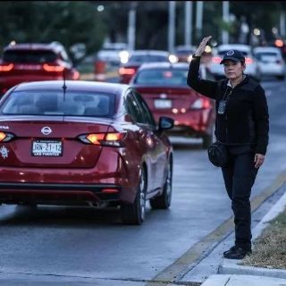 Investigan a 937 agentes viales y policías tras quejas por abusos