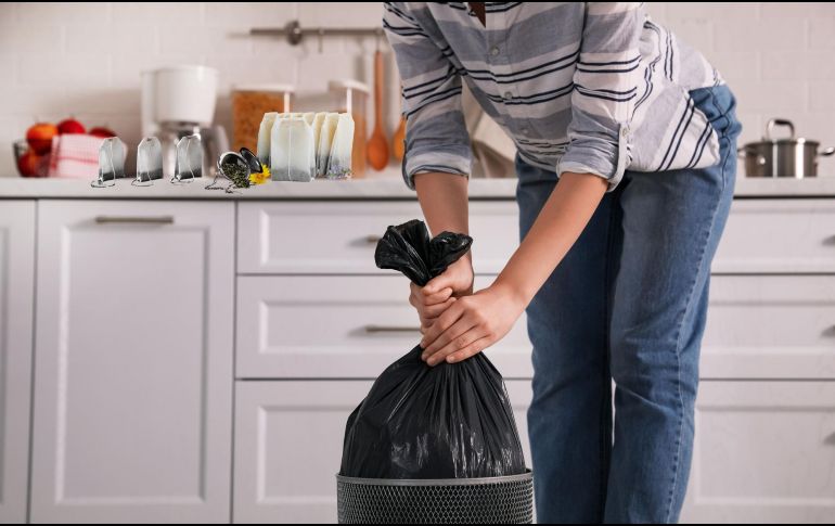 Los envases de alimentos son una de las principales fuentes de contaminación por microplásticos y nanoplásticos y su inhalación e ingestión es la principal vía de exposición humana. ESPECIAL / CANVA