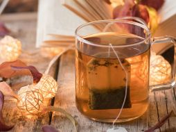 El sarro es una capa endurecida de placa bacteriana que se adhiere a los dientes. Si no se elimina a tiempo, puede provocar inflamación de las encías. / Foto de Svitlana en Unsplash