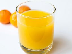De acuerdo con un artículo de la Gaceta UNAM, tomar jugo de naranja en exceso contribuye a la obesidad. UNSPLASH /  G. ROSENKE
