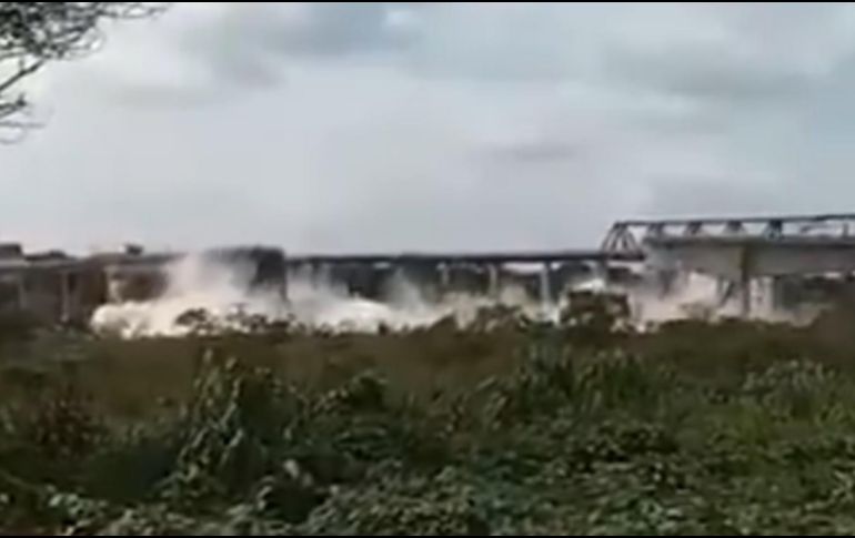 Un puente se derrumbó entre dos estados en Brasil, lo que dejó al menos un muerto. ESPECIAL